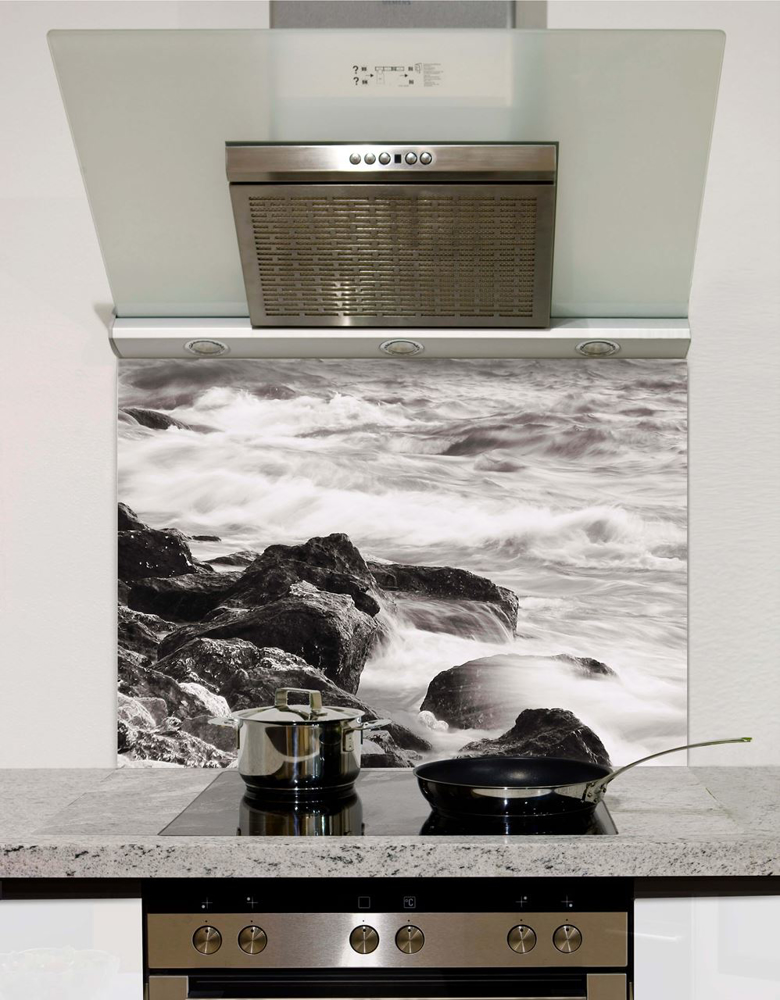 Picture of Waves against rocks Splashback